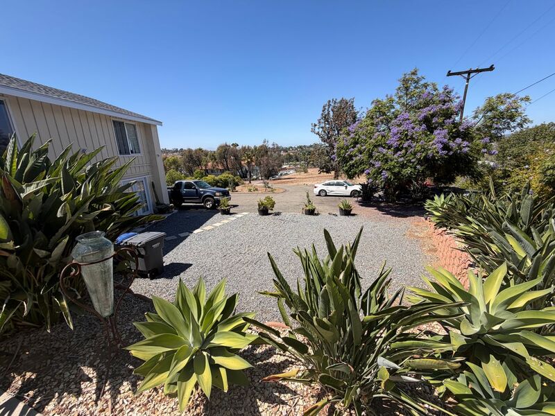 Vista House: 338 S. Melrose Dr