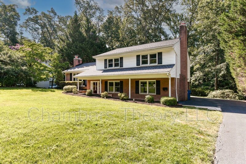 Fairfax House: 9205 Hamilton Dr