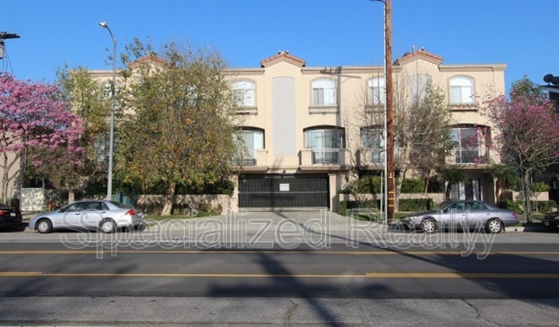 North Hollywood Townhome: 5716 Whitsett Avenue