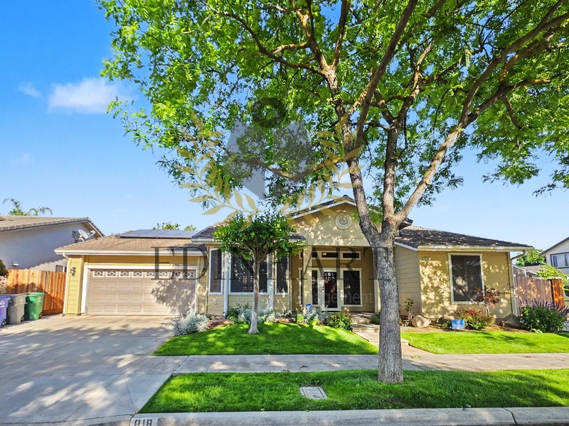 Reedley House: 818 South Apple Avenue