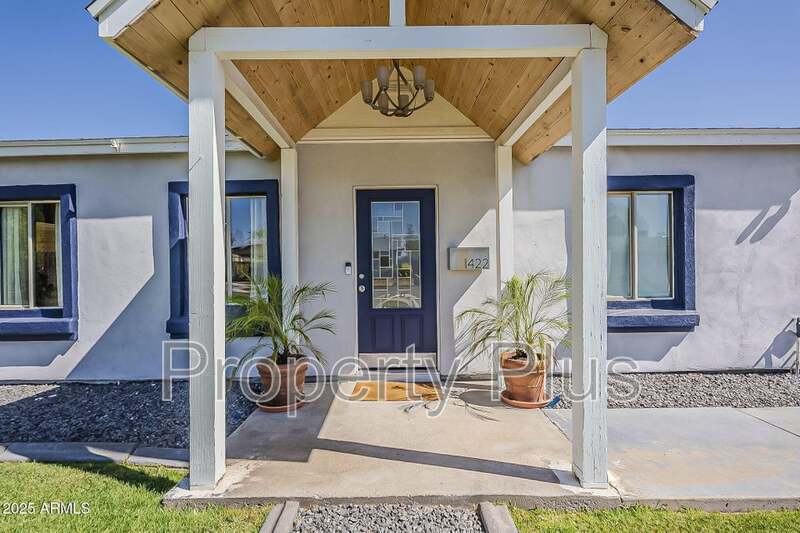 Phoenix House: 1422 E Windsor Ave