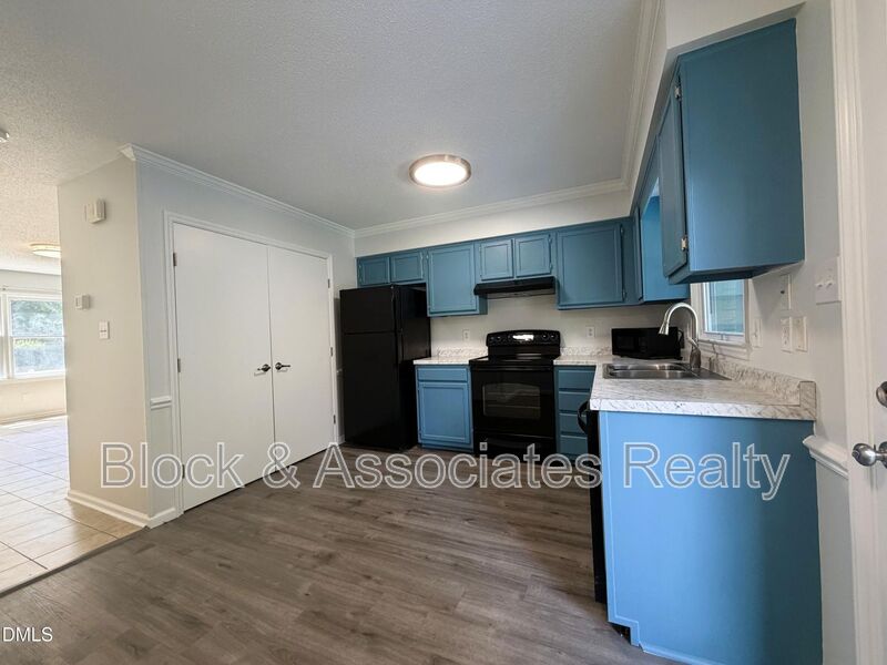 Raleigh House: 333 Jones Franklin Rd