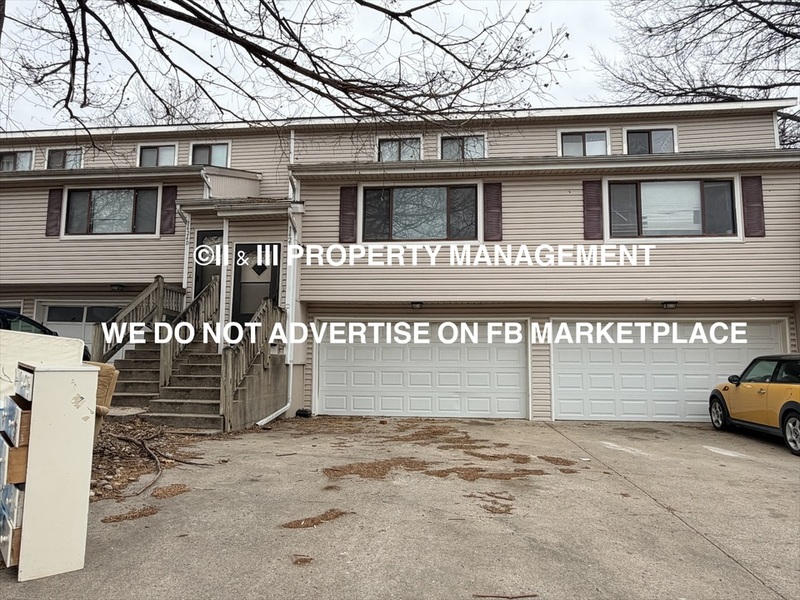 Olathe House: 1424 Martway Cir Apt E