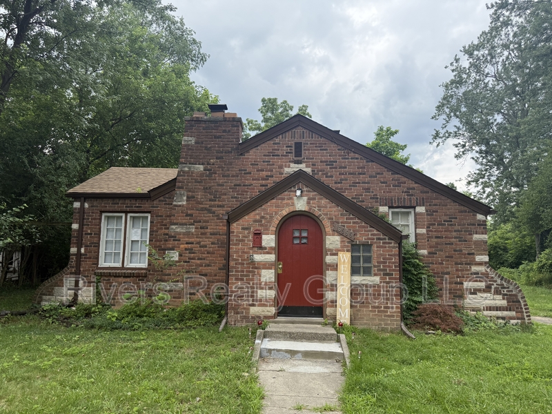 Detroit House: 16555 West Parkway Street