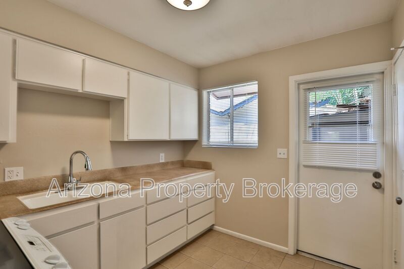 Tempe Condo: 2323 S. College Ave.