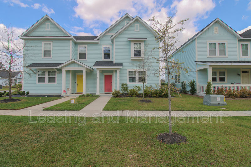 Summerville Townhome: 328 Parish Farm Street