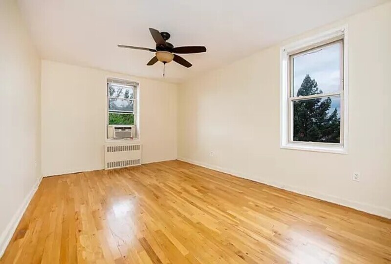 Forest Hills Condo: 67-25 Clyde St