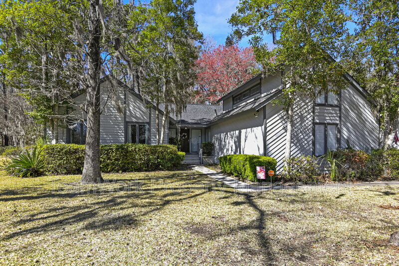 Charleston House: 18 Shadowmoss Parkway