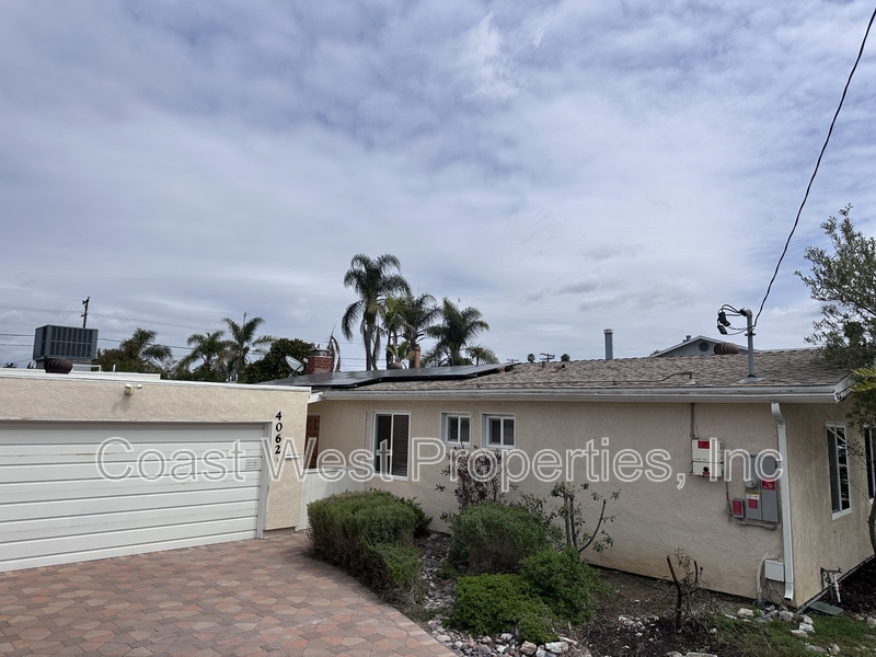 San Diego House: 4062 Conrad Avenue