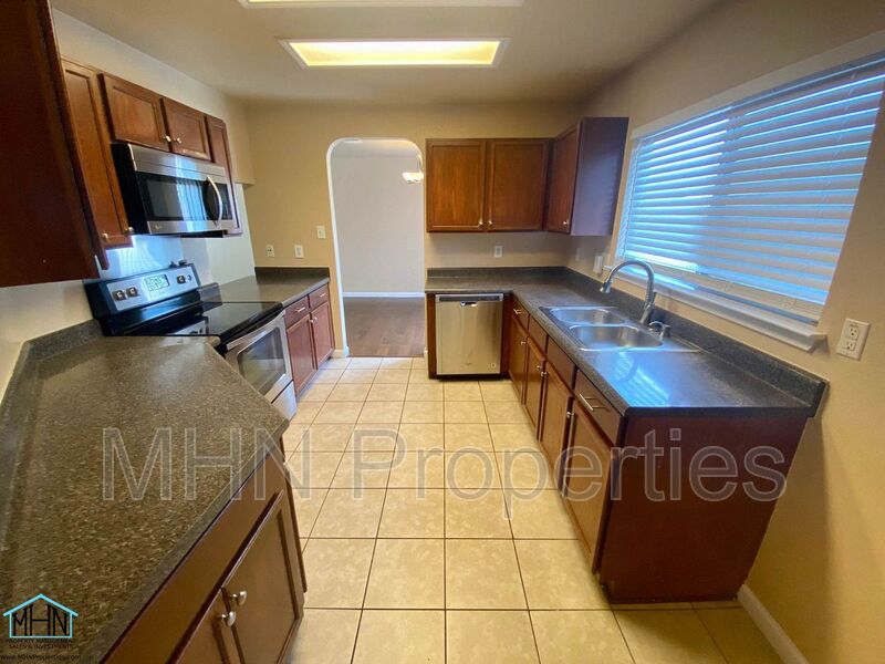 Incredible 3 bed/2.5 bath home conveniently located to Randolph AFB, SAMMC in Converse! - Photo 6