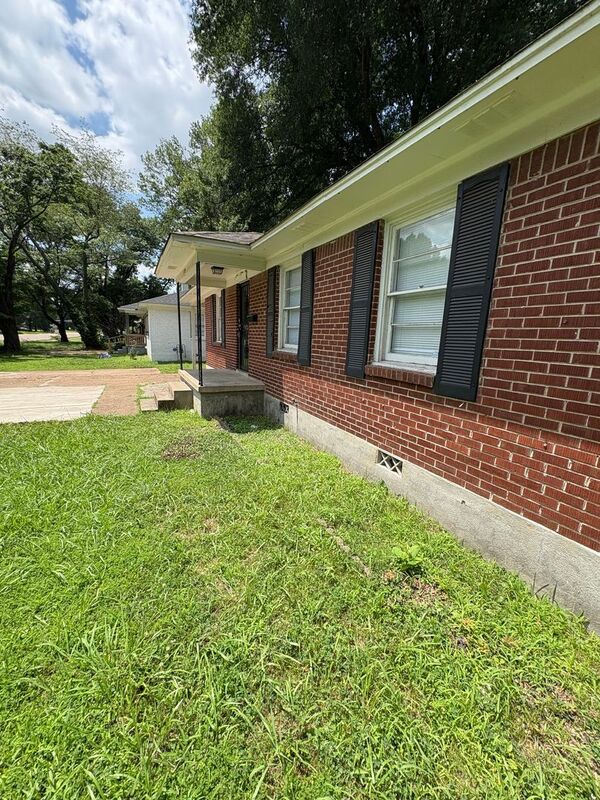Memphis House: 1749 S Perkins Rd