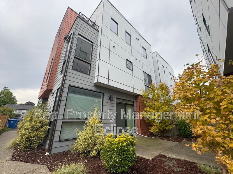 Seattle Condo: 541 S Cloverdale St