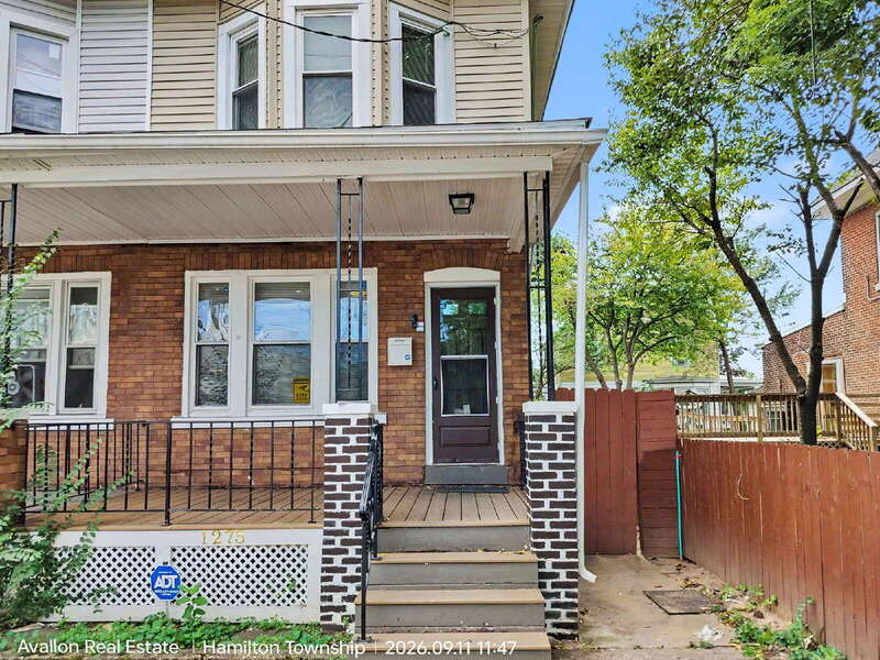Hamilton House: 1275 Hamilton Avenue