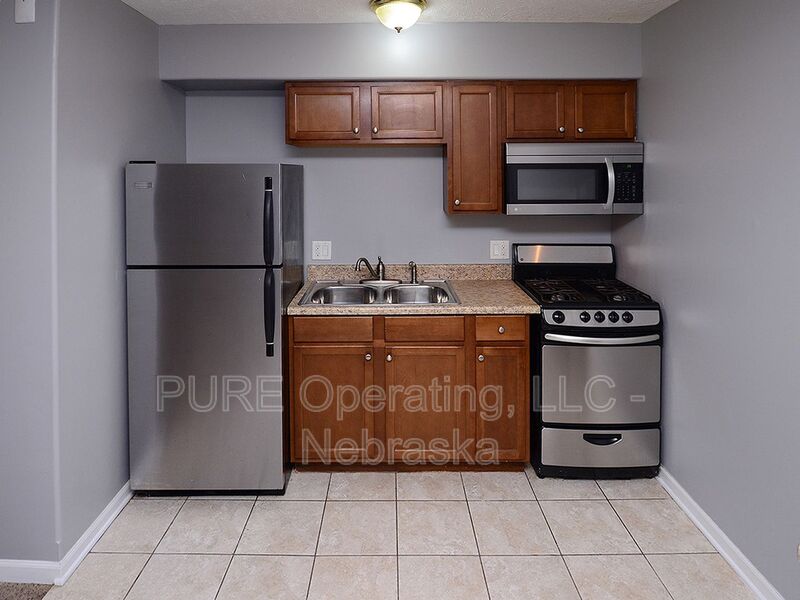 Omaha House: 540 S 30 St