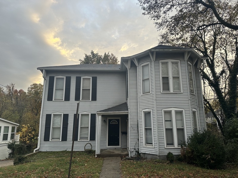 Alton Condo: 902 State St. Apt. B