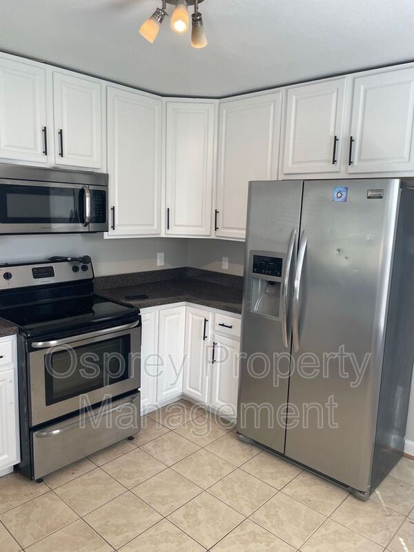 2005 KENSINGTON DR - Photo 3