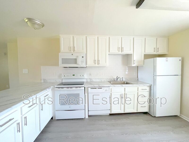 Lakewood House: 385 S. Depew St.