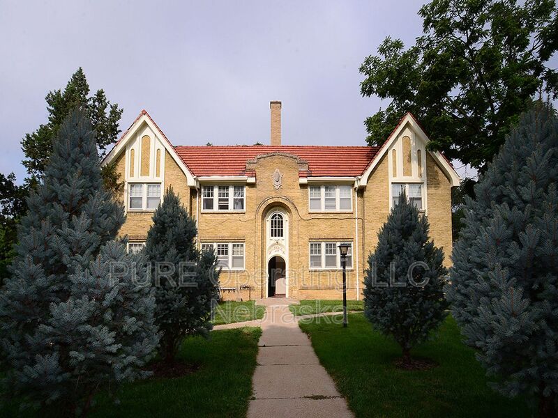 Omaha House: 406 N 49th St