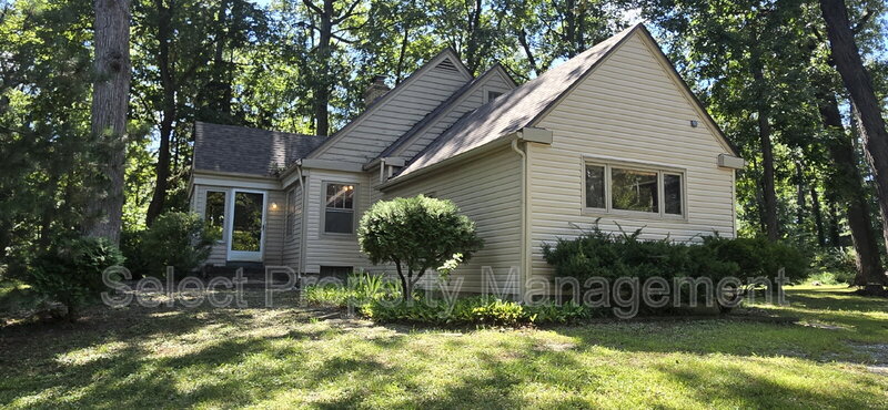Fort Wayne House: 7506 W. Jefferson Blvd