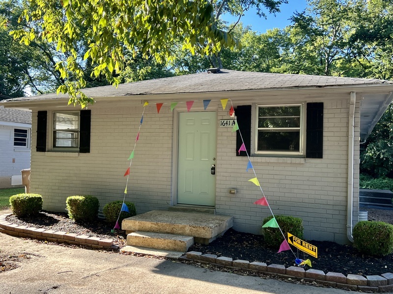 Nashville House: 1641 A Evelyn Avenue