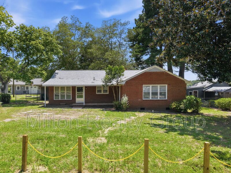 Dunn House: 1305 Erwin Rd.