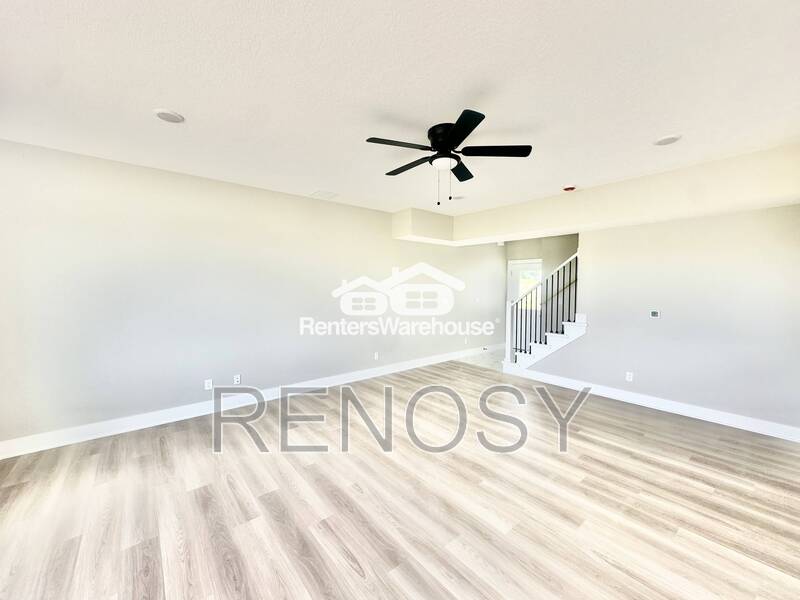 Des Moines Townhome: 7000 Lake Hill Drive