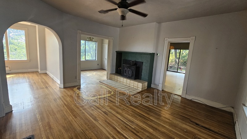 Spokane House: 350 E 10th Ave