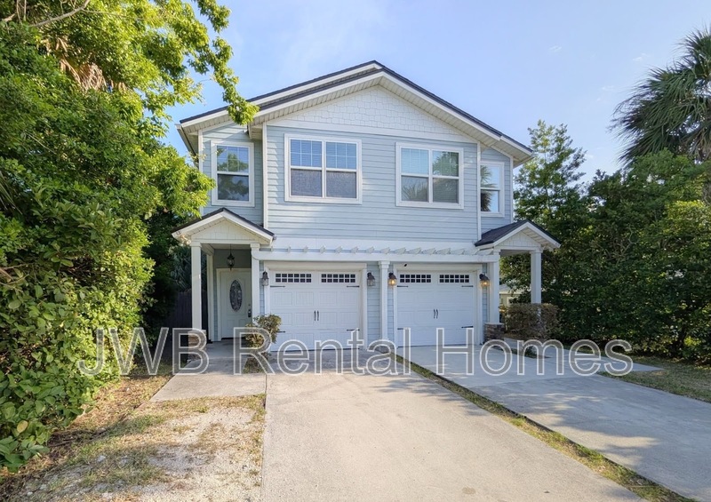 Jacksonville Beach Townhome: 631 2nd Ave S