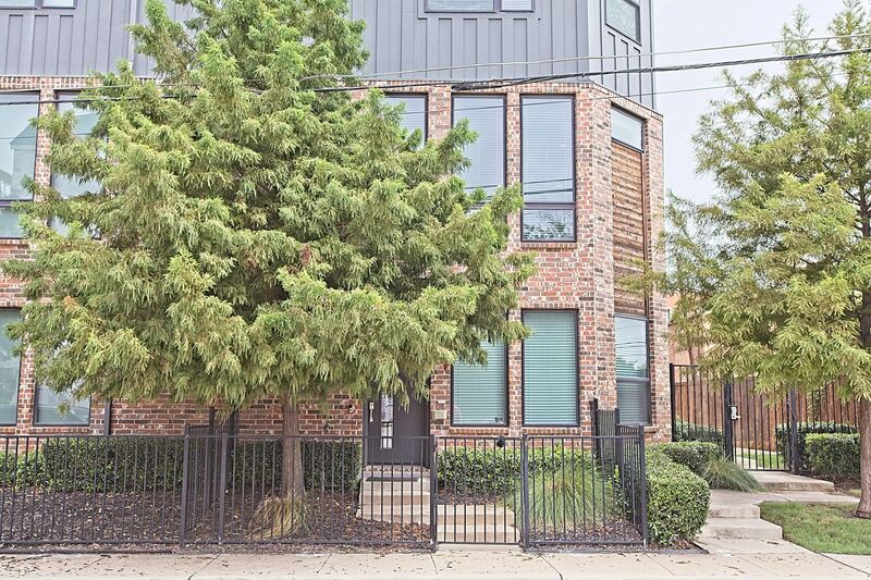 Dallas Townhome: 1405 Bronson