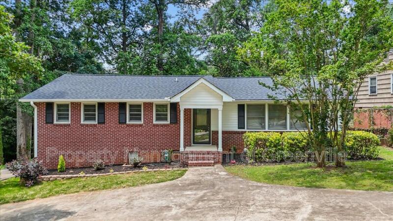Greenville House: 304 Robin Hood Road