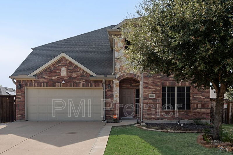Little Elm House: 1816 Castle Creek Dr
