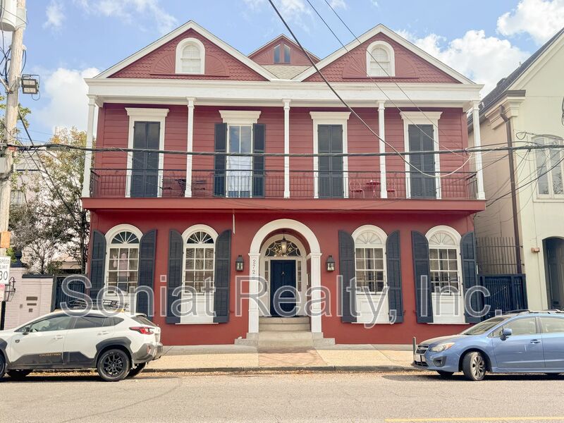 New Orleans Condo: 2726 Prytania St.