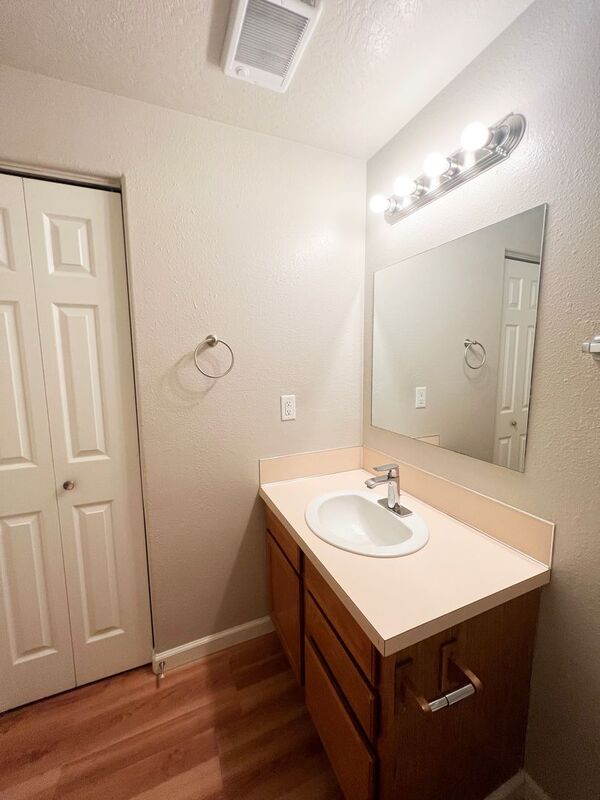 Photo 31 of rental home at 782 North Cloverleaf Loop