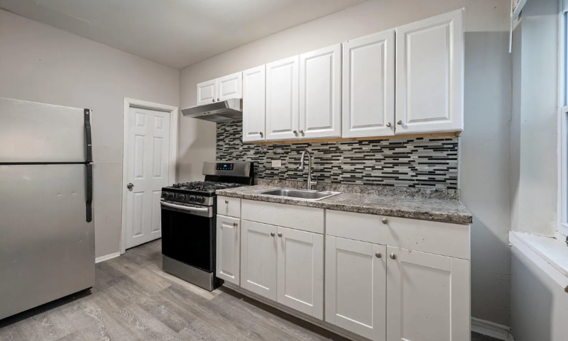 Baltimore House: 281X W Franklin St