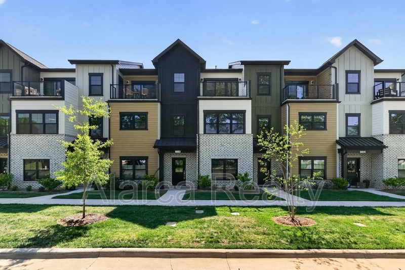 Huntersville Townhome: 714 Falling Oak Aly