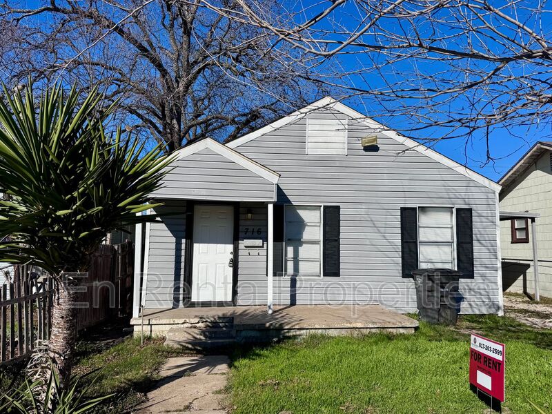 Ft Worth House: 716 W Broadus Ave.