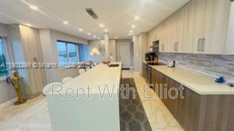 Hallandale Beach Condo: 329 SE 3 st