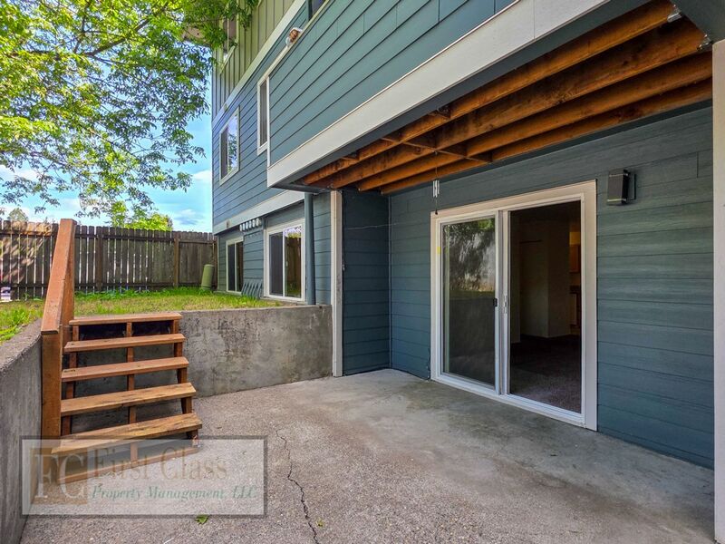 BEAVERTON Condo: 17140 SW HERITAGE COURT