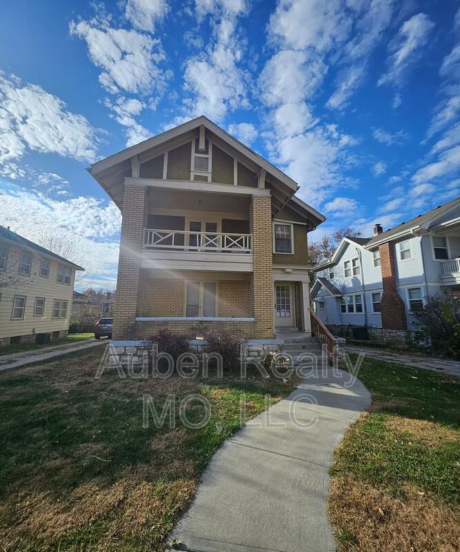 Kansas City House: 5436 Harrison St. 1F
