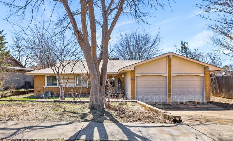 Carrollton House: 1020 Mountview Dr
