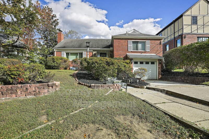 Washington House: 5747 27th St NW