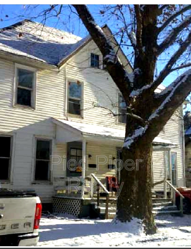 Freeport Condo: 311 N Chicago Ave
