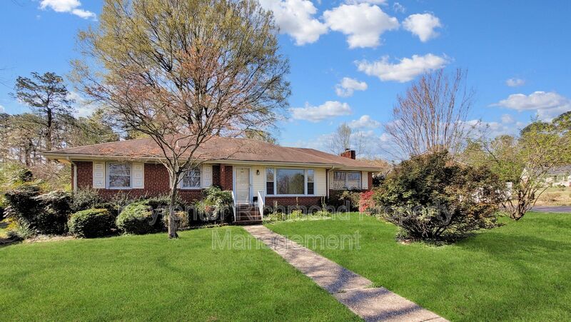 Richmond House: 5411 Windingbrook Rd