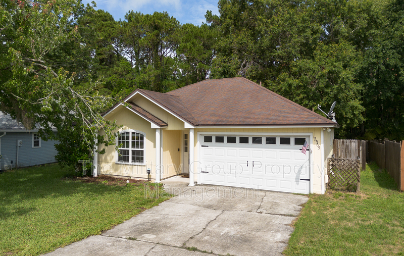 Jacksonville House: 12565 Long Lake Drive