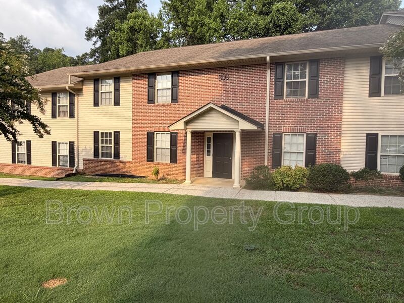 Fayetteville House: 303-101 Hinsdale Ave