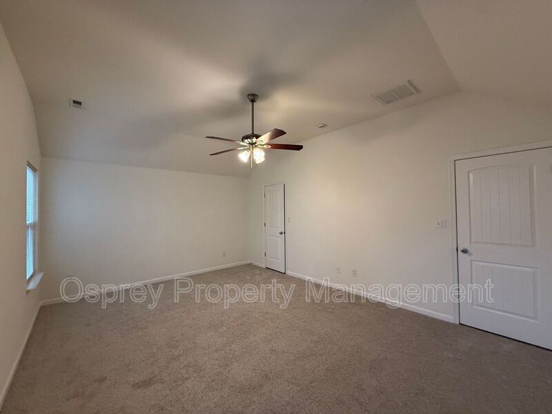 Spacious 4BR Home with Large Fenced Yard & Prime Location  - Photo 9