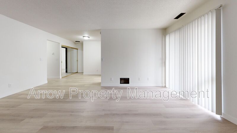 Bismarck House: 201 E Arbor-204E