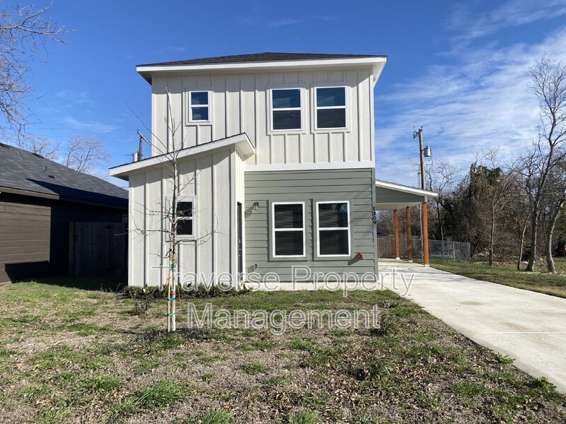 Fort Worth House: 1309 Arizona Ave