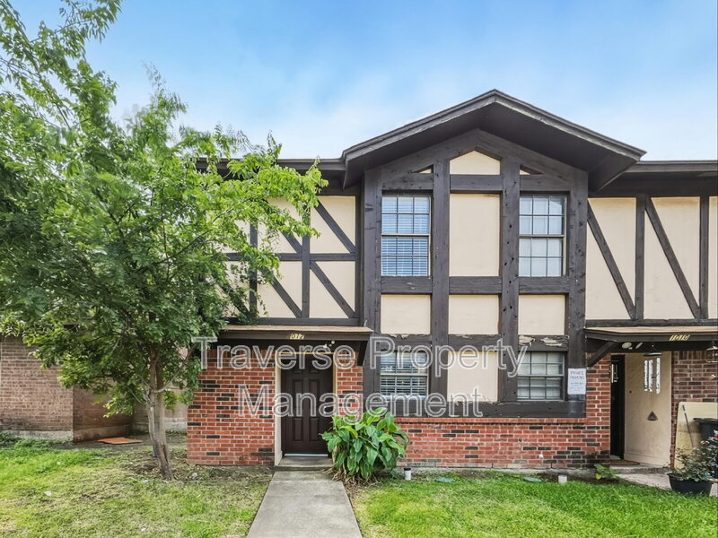 Arlington Condo: 1006 Bland Dr