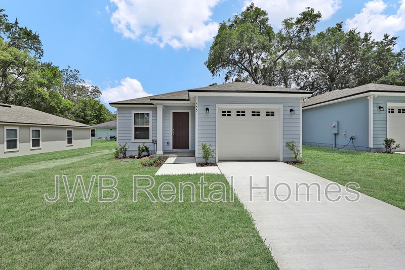Jacksonville House: 555 55th St E